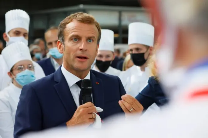 Egg tossed at French Prez Macron during food trade fair